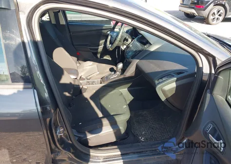 2018 Ford Focus Se z USA, uszkodzony, nr VIN 1FADP3F20JL254076